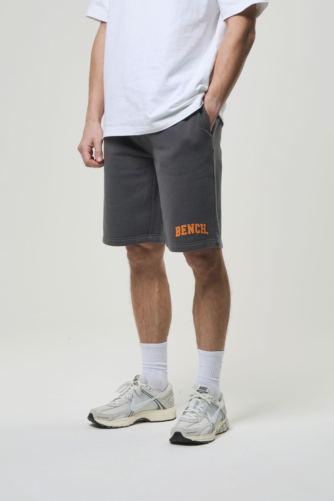 bench-jackton-sweatshorts-herren-dark-grey-kordelzug image 2