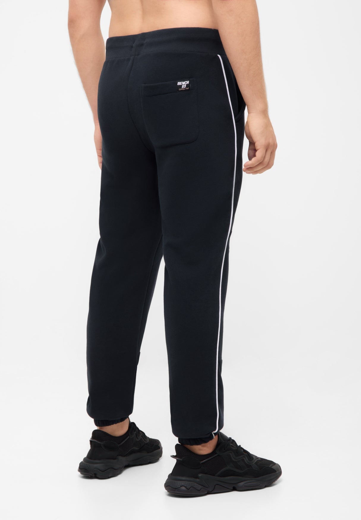 bench-aapo-jogginghose-herren-regular-fit-schwarz image 3