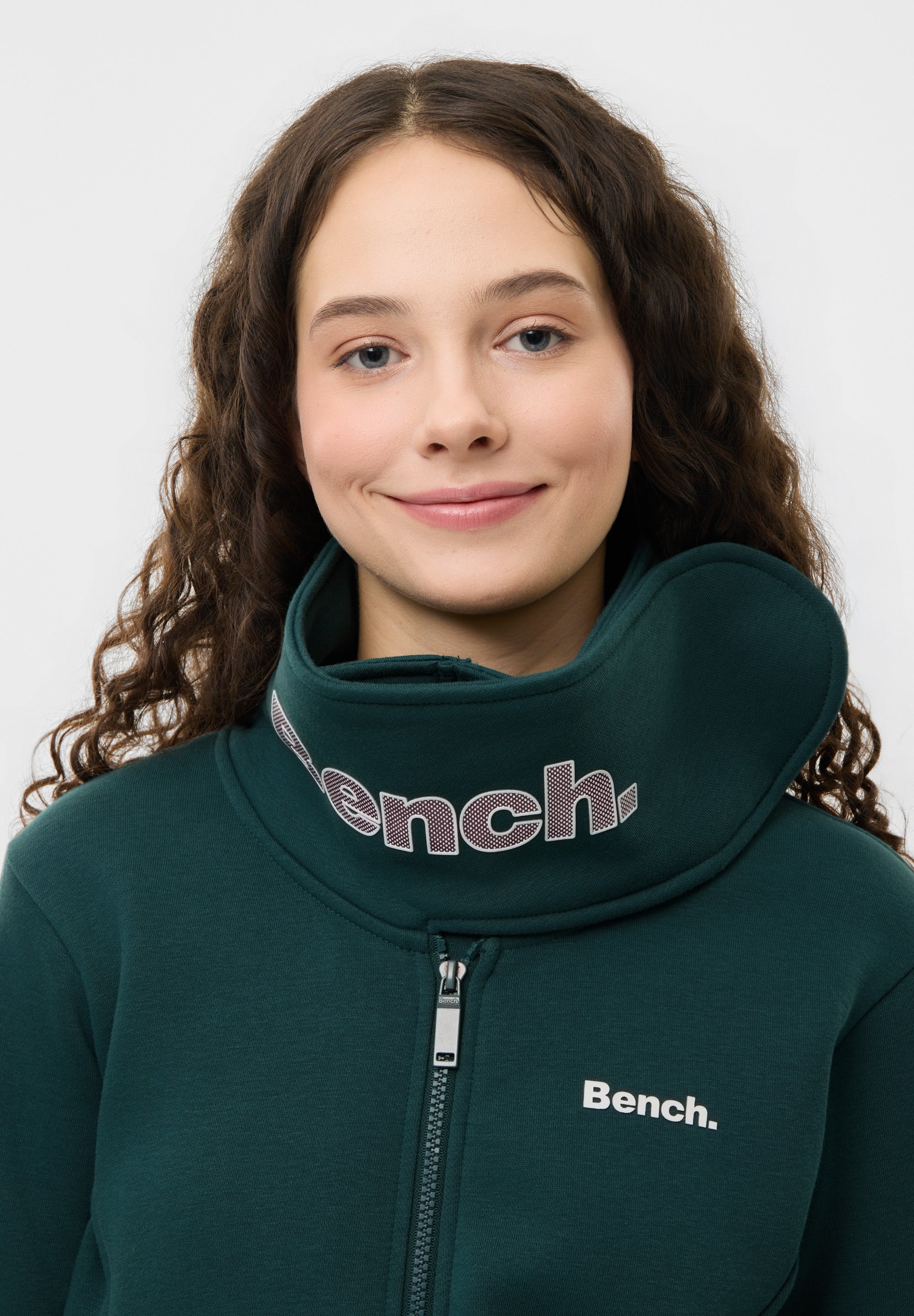 bench-haylo-sweatjacke-damen-black-slim-fit image 4
