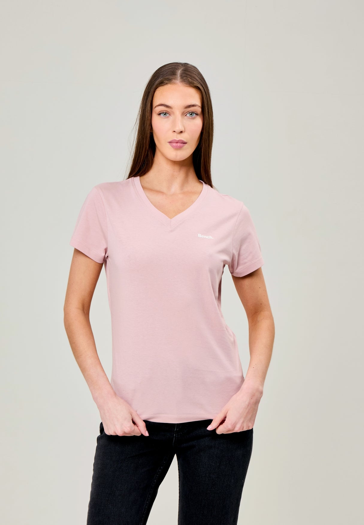 bench-bellatrix-t-shirt-damen-schwarz-v-ausschnitt image 2