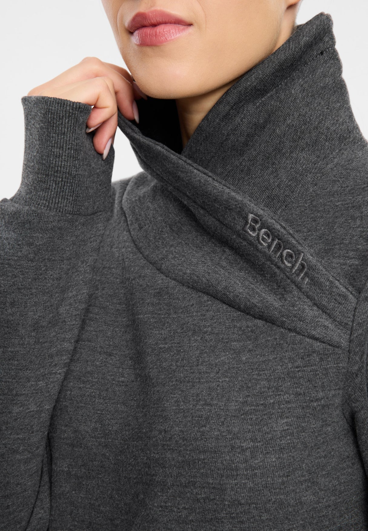 bench-carla-sweatshirt-damen-schwarz-hoher-kragen-langarm image 4