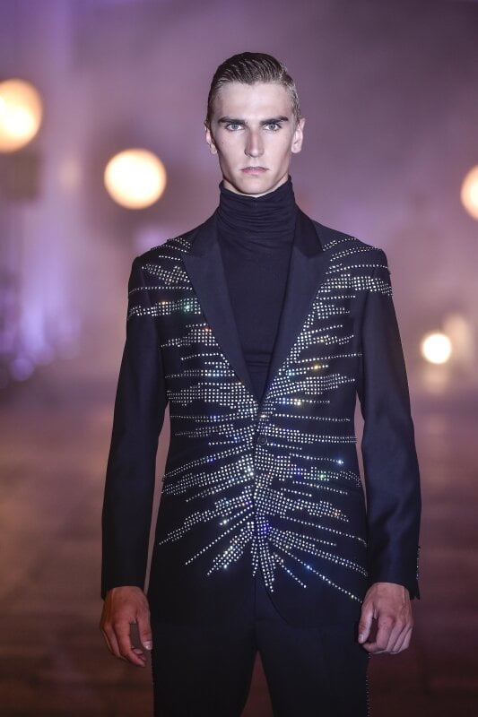 mariusz-przybylski-for-no-virgins-wollblazer-swarovski image 1