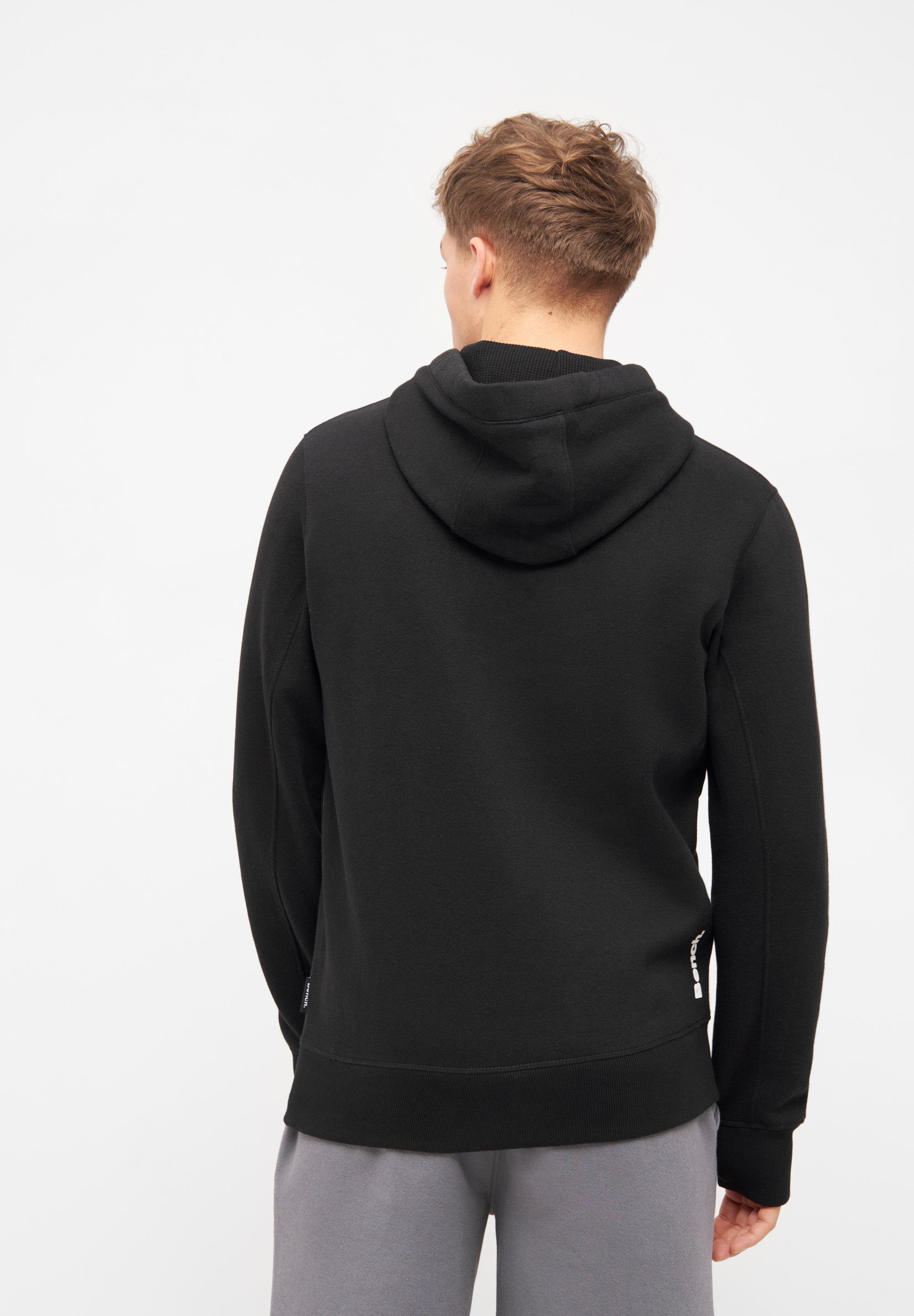 bench-skinner-hoodie-herren-schwarz-kapuzenpullover-schmal image 3