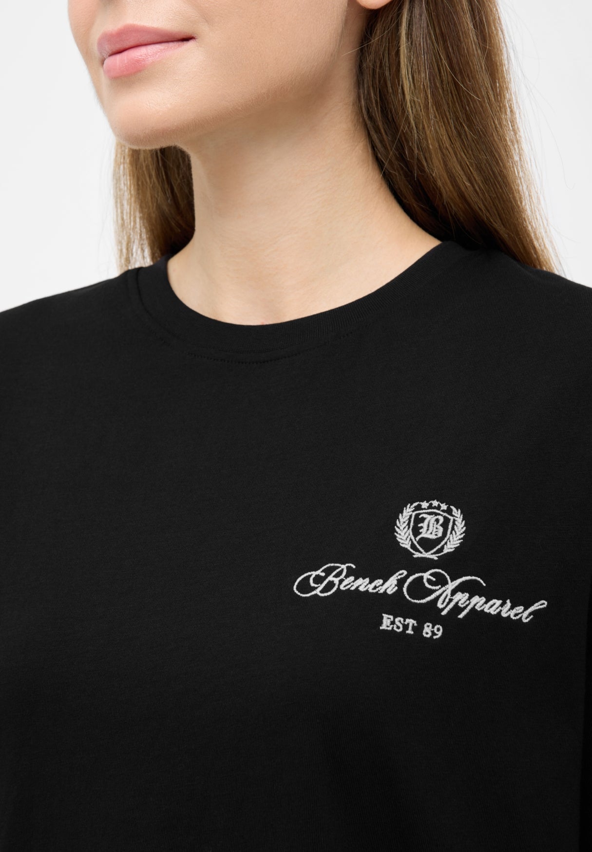 bench-taja-t-shirt-damen-black-college-stickerei image 4