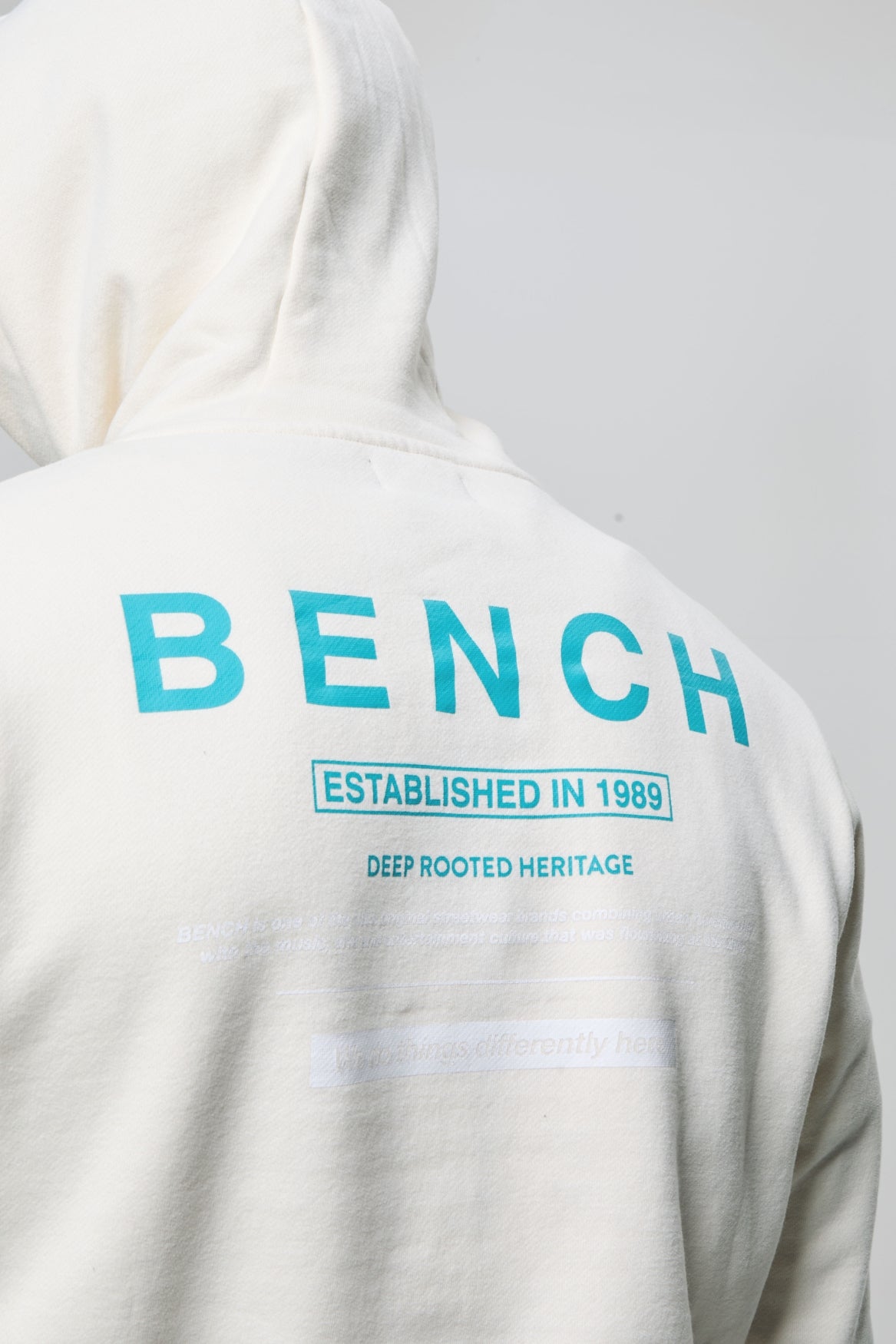 bench-manti-hoodie-herren-ecru-backprint-baumwolle image 3