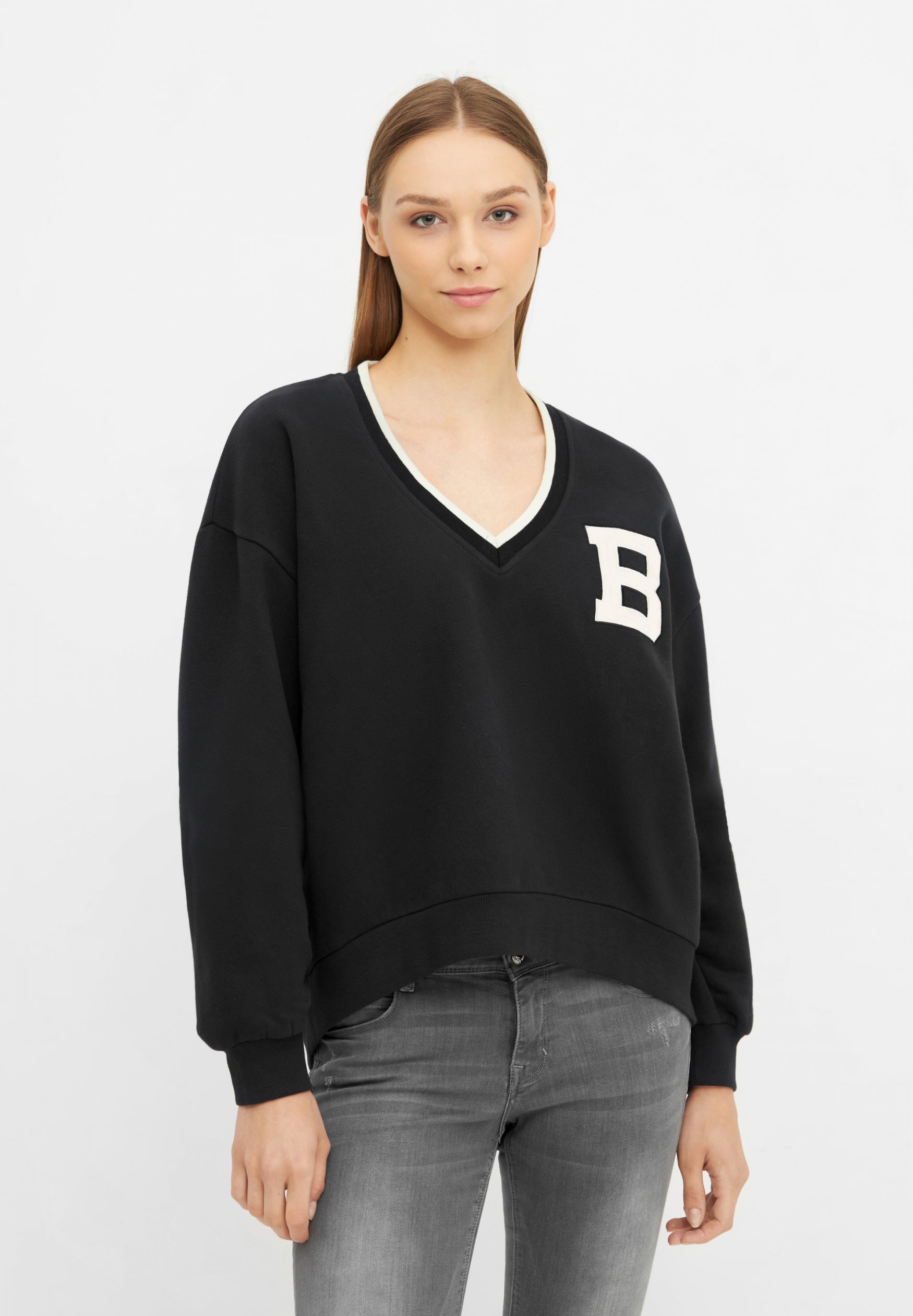 bench-solna-sweater-damen-v-neck-schwarz-cropped image 2