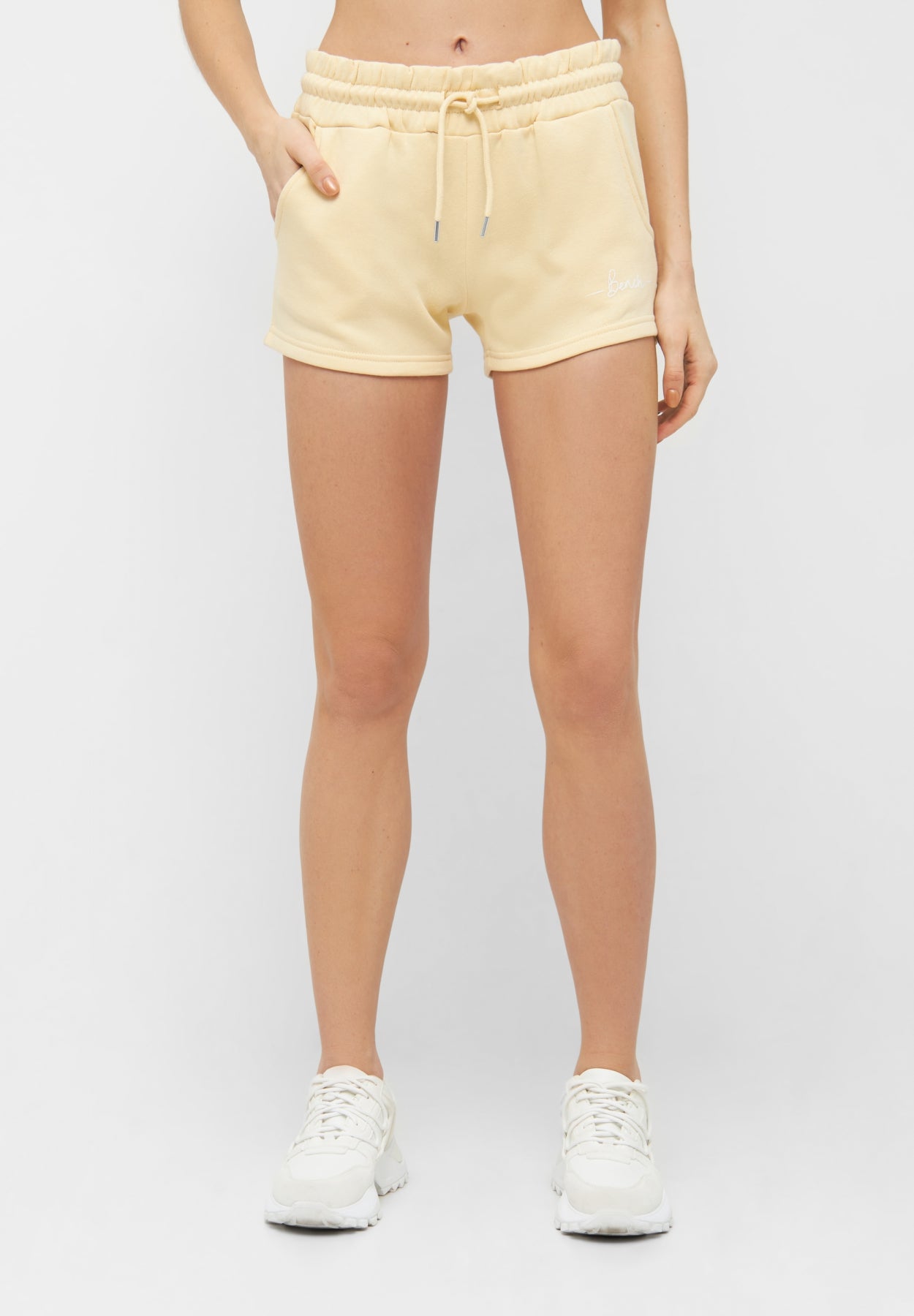 bench-nova-short-damen-butter-bio-baumwolle-seitentaschen image 2