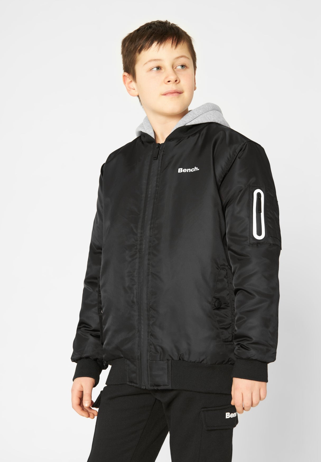 bench-bomper-jungen-anorak-black-mit-kapuze image 2