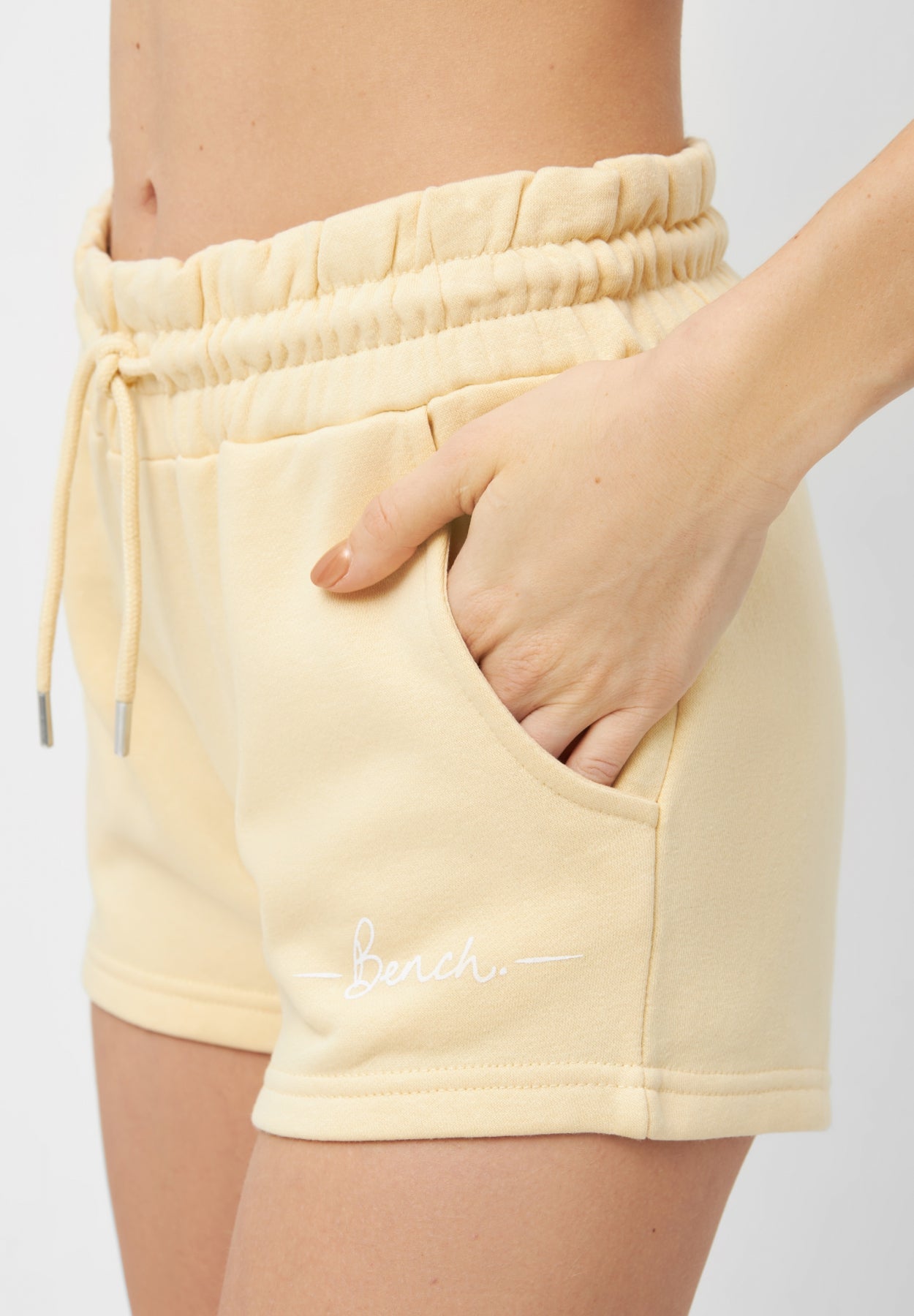 bench-nova-short-damen-butter-bio-baumwolle-seitentaschen image 4