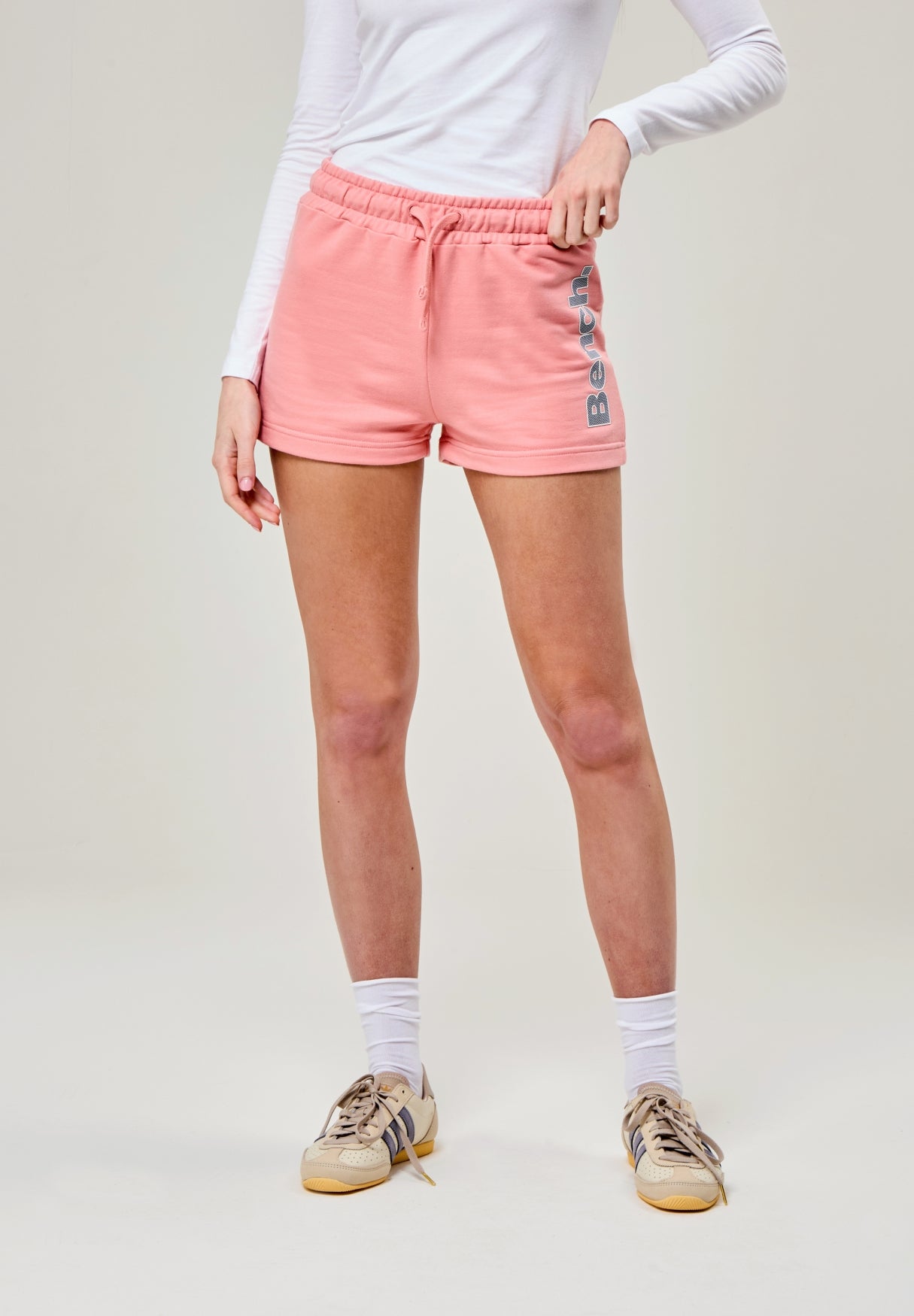bench-phoebe-damen-shorts-light-sage-baumwolle image 2