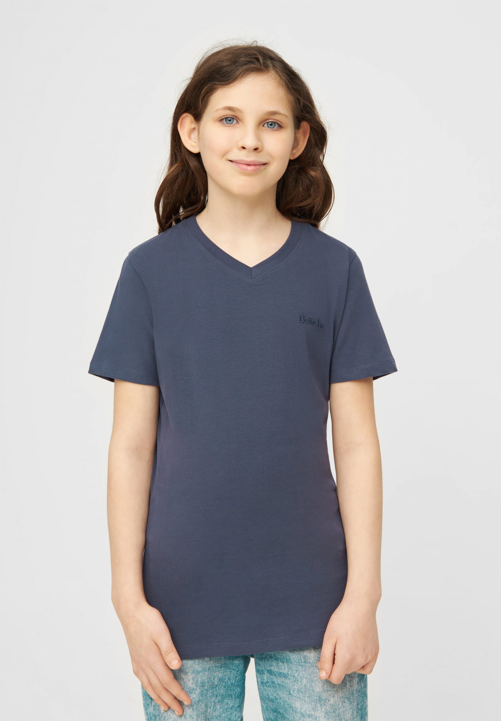 bench-adlin-g-t-shirt-f-r-m-dchen-mit-v-ausschnitt-in-graystone-und-weiteren-far image 2