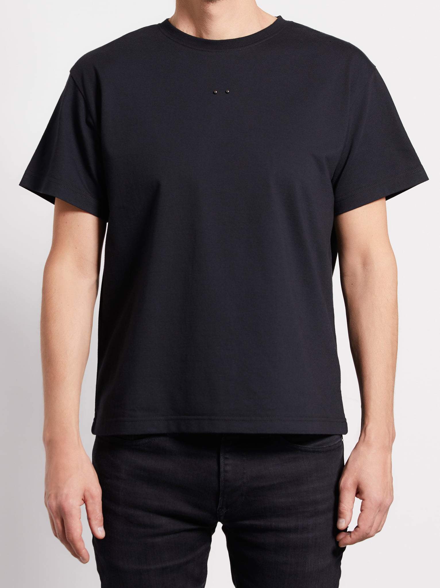 mariusz-przybylski-piercing-t-shirt-herren-schwarz-statement image 4