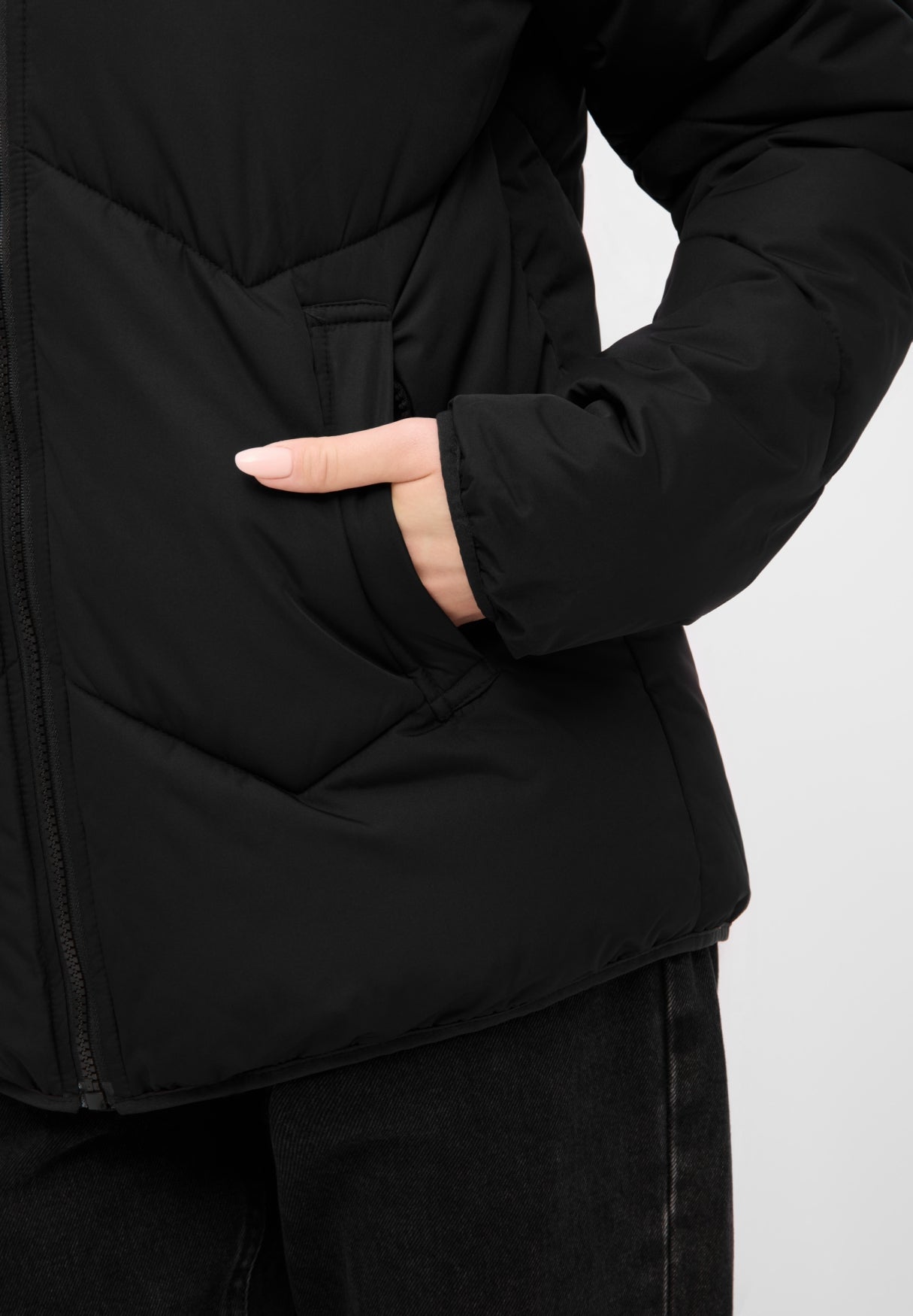 bench-kriya-damen-pufferjacke-schwarz-mit-kapuze image 4