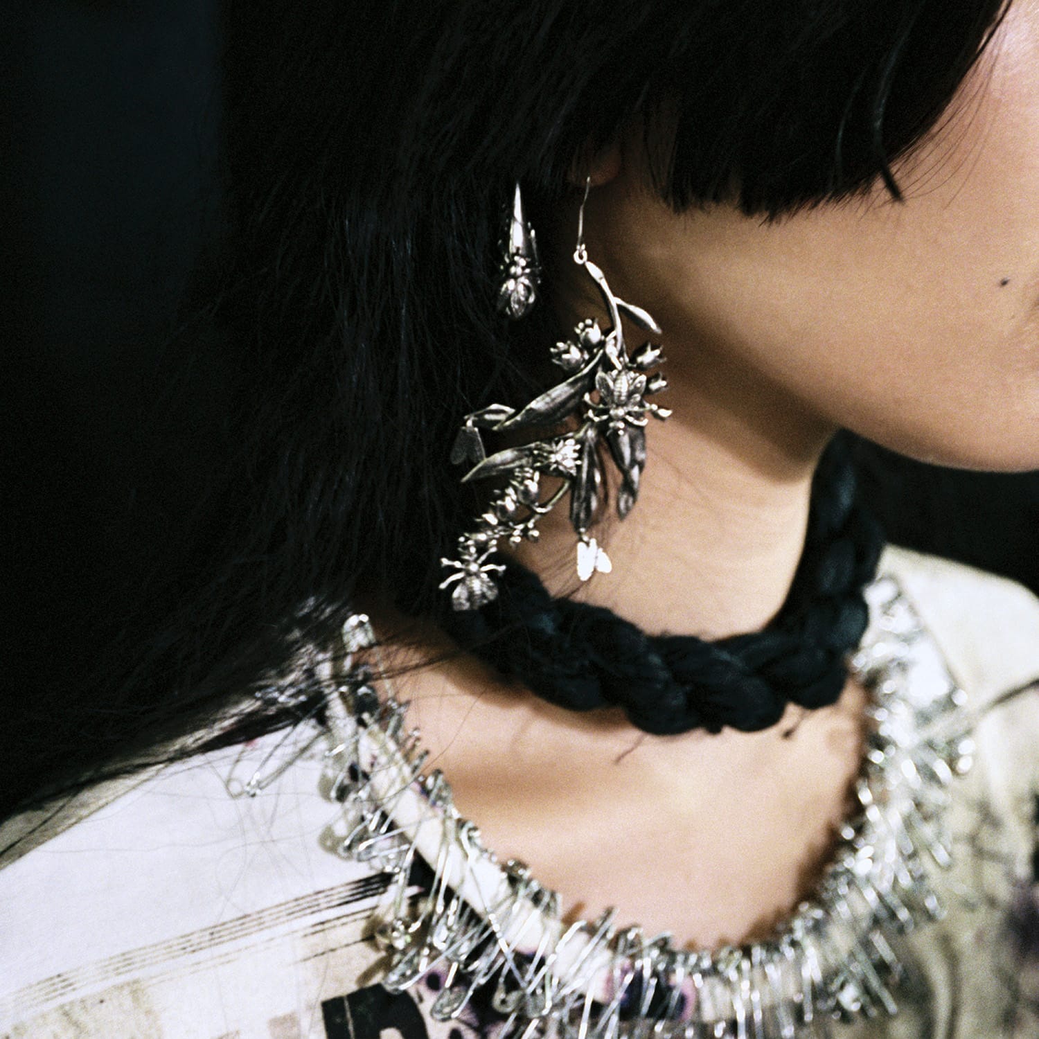 milk-of-lime-vanitas-earring-ohrring-schwarz image 2