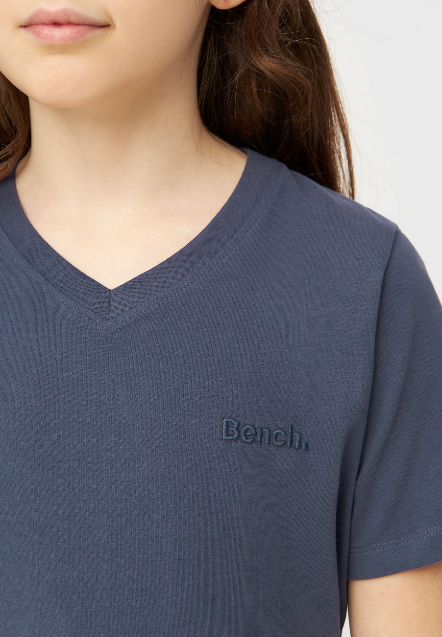 bench-adlin-g-t-shirt-f-r-m-dchen-mit-v-ausschnitt-in-graystone-und-weiteren-far image 4