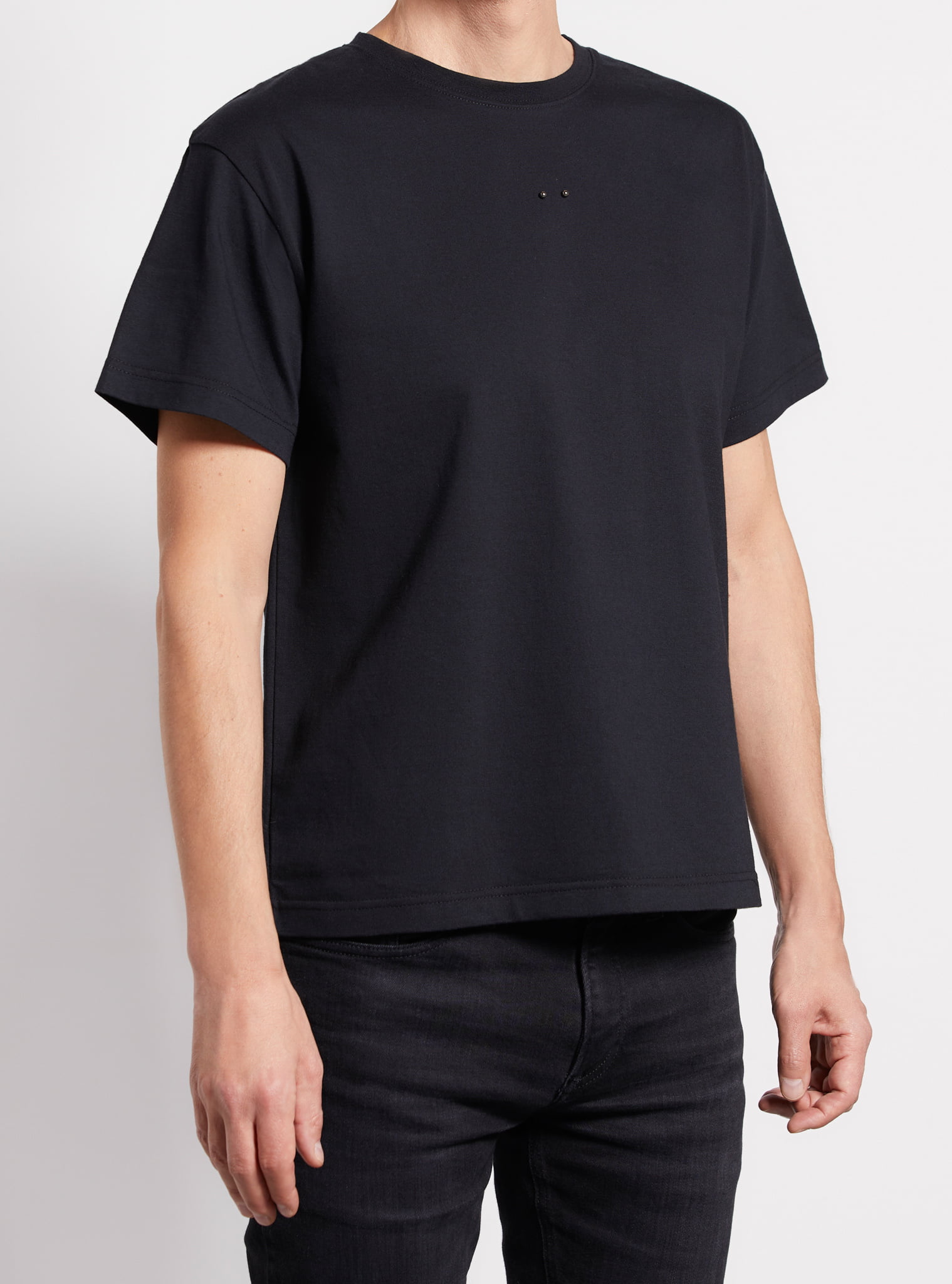 mariusz-przybylski-piercing-t-shirt-herren-schwarz-statement image 5