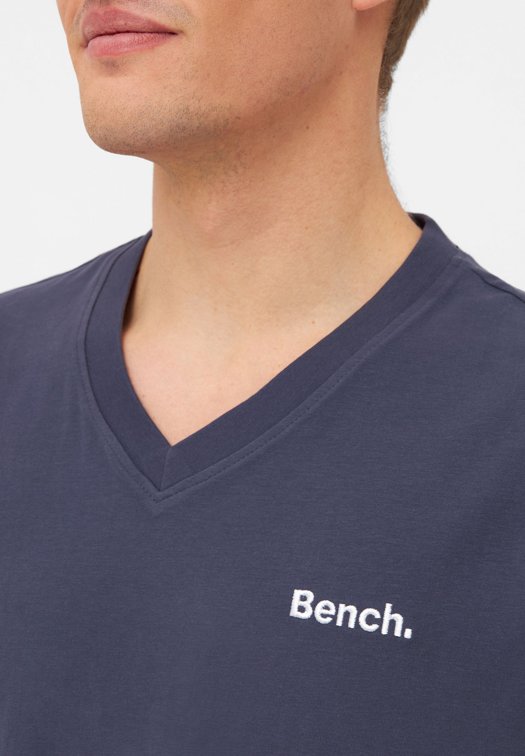 bench-memphis-t-shirt-herren-v-ausschnitt-grau-basic image 4