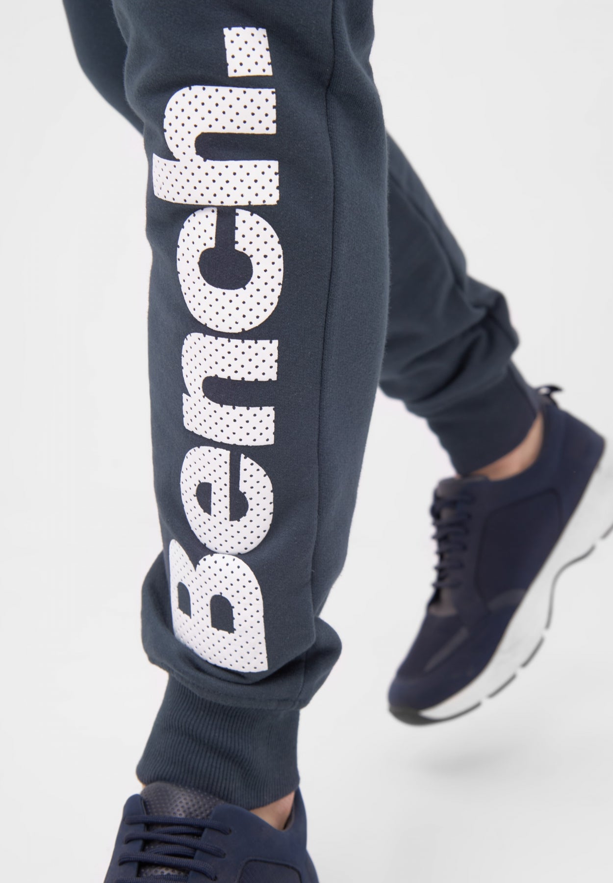 bench-stanley-jogginghose-herren-baumwolle-schmal-schwarz image 8