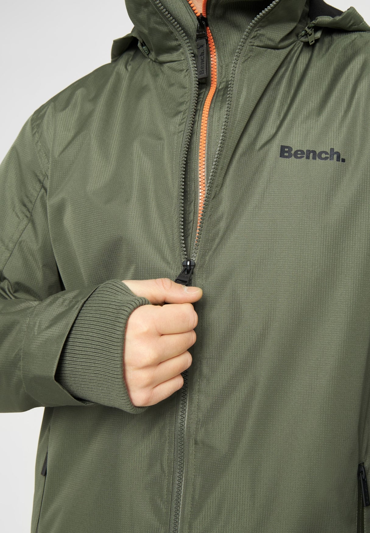 bench-hawn-herren-jacke-anorak-schwarz-mit-kapuze image 4