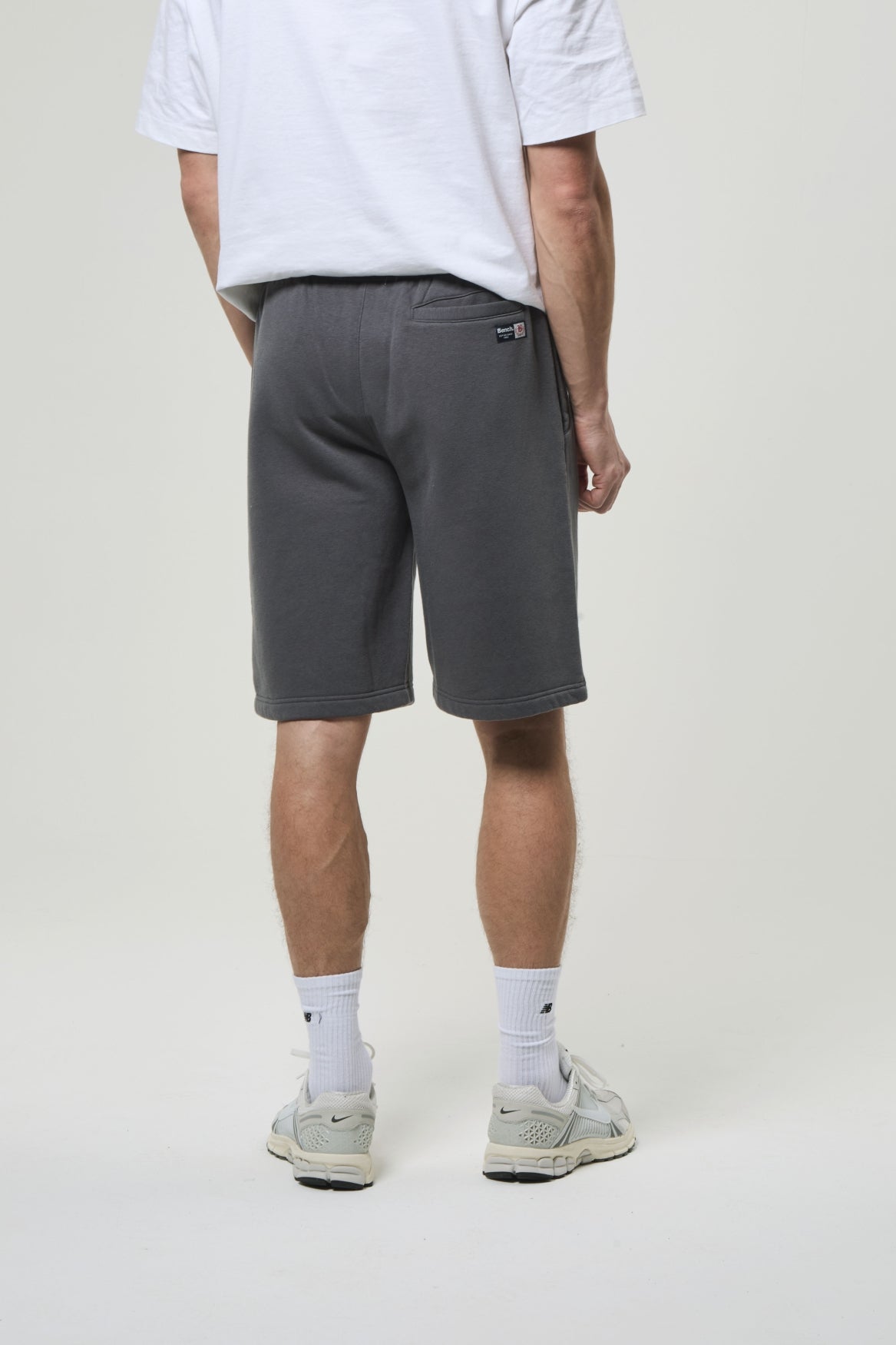 bench-jackton-sweatshorts-herren-dark-grey-kordelzug image 3