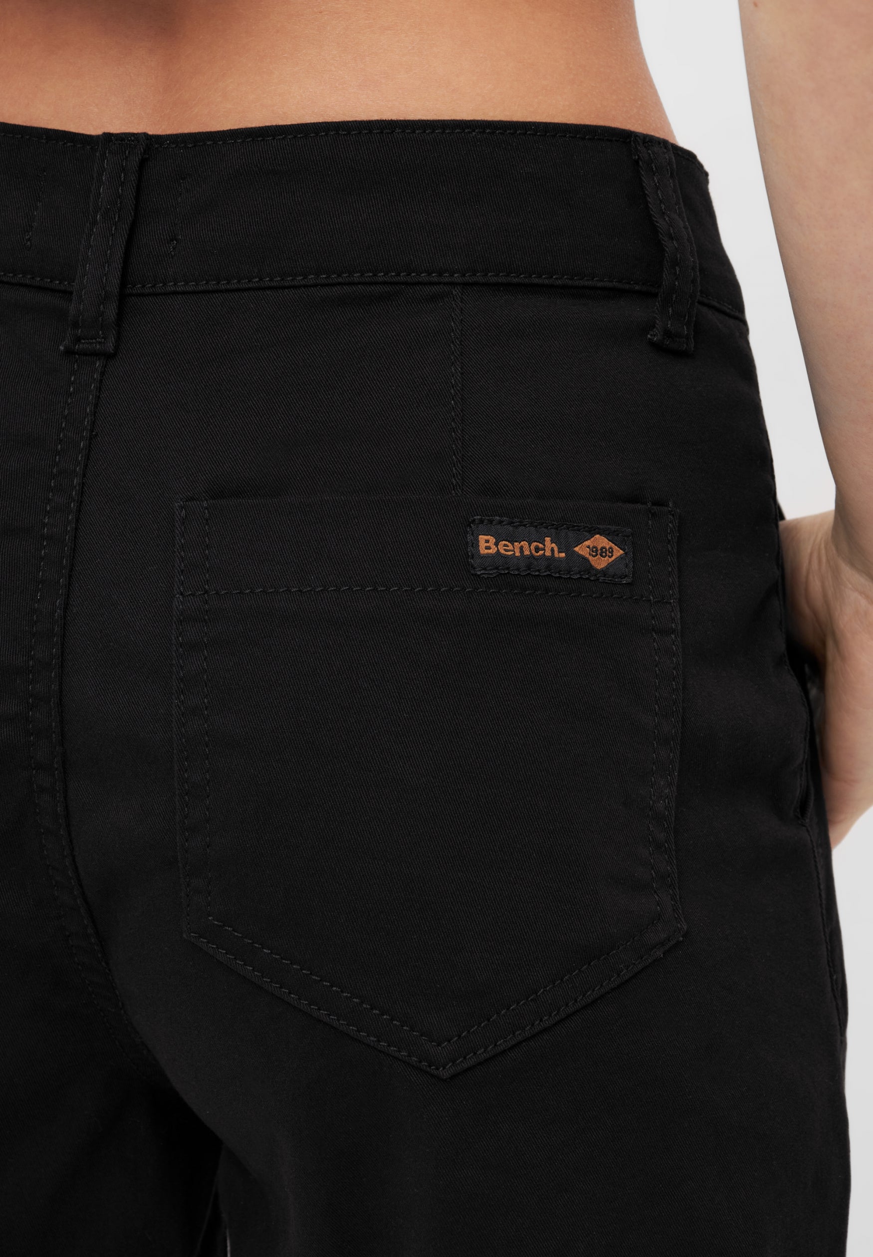 bench-kannon-shorts-damen-black-mit-taschen image 4