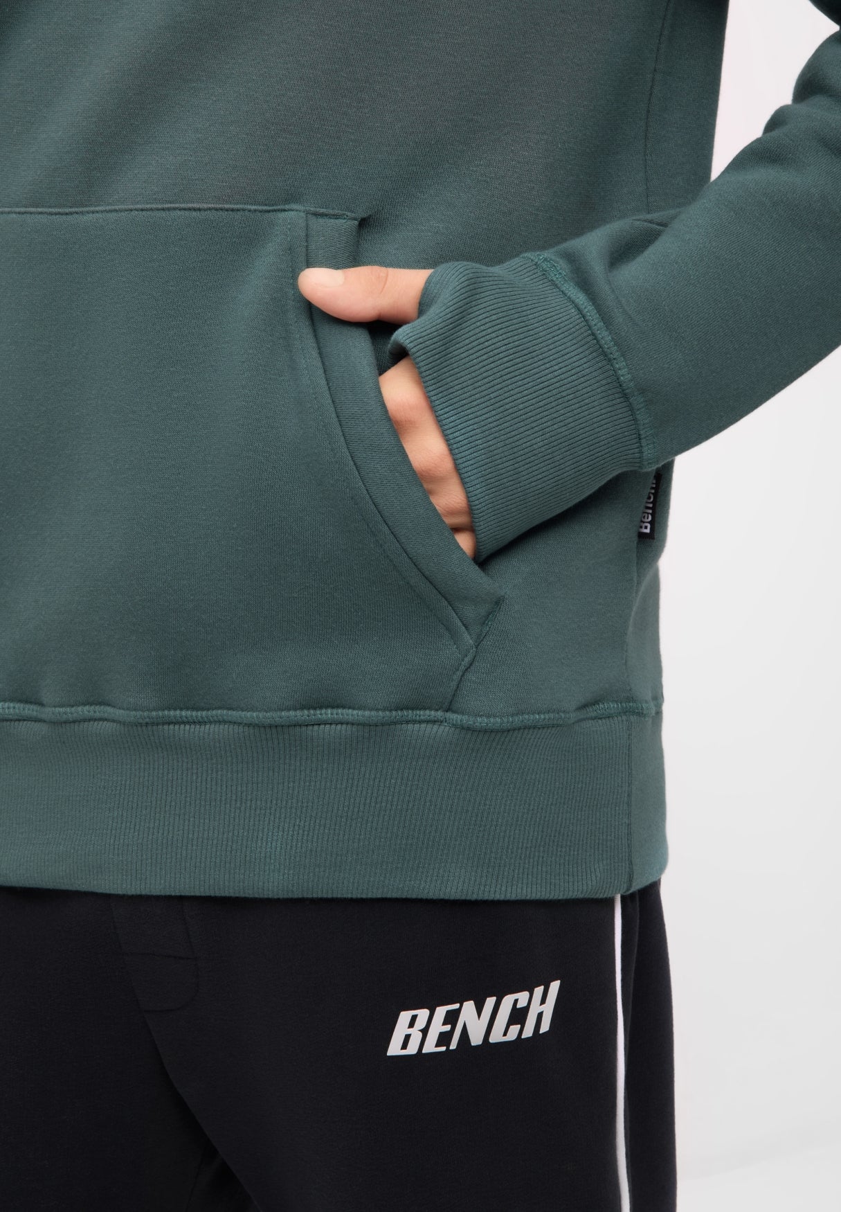 bench-trassi-hoodie-herren-schwarz-kapuzenpullover-baumwolle image 4