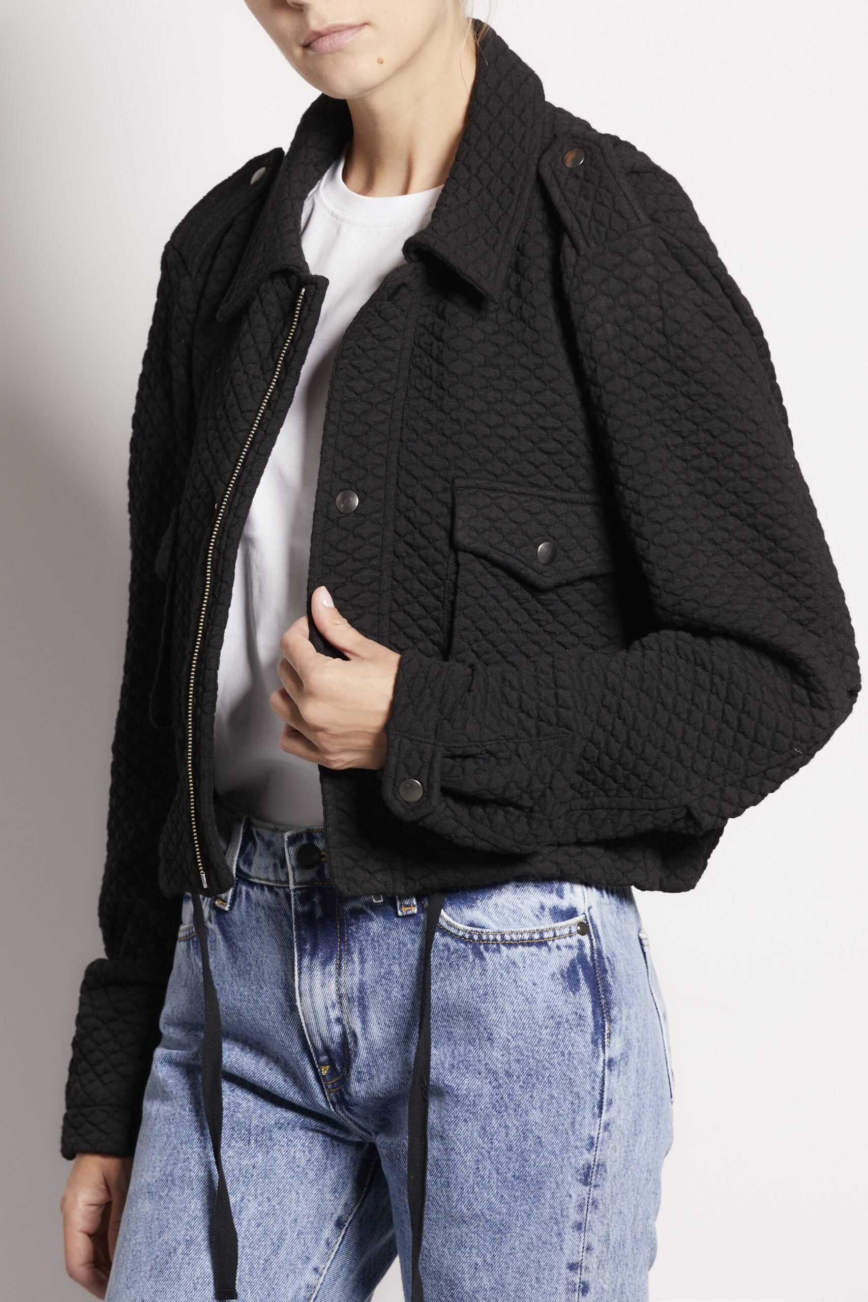 mariusz-przybylski-kurtka-kurze-jacke-schwarz-cropped image 3