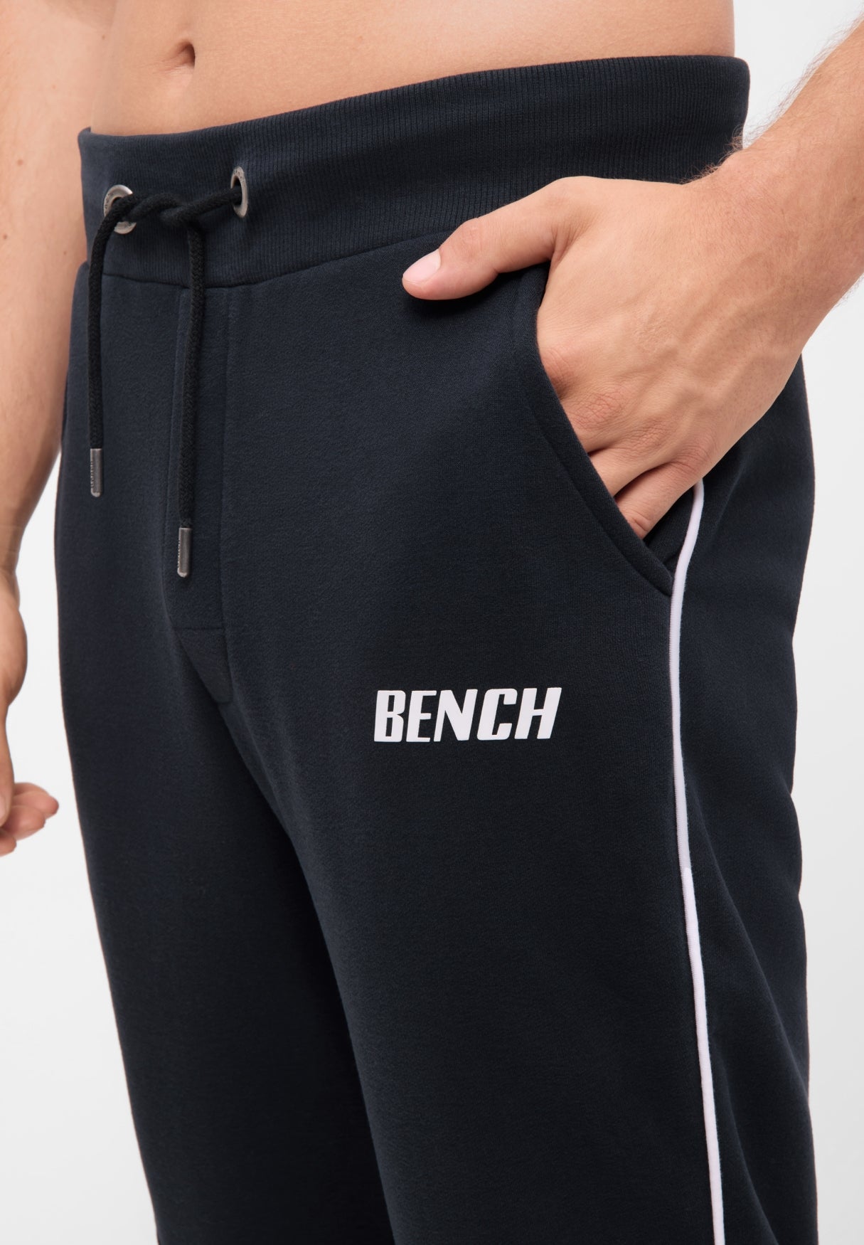 bench-aapo-jogginghose-herren-regular-fit-schwarz image 4