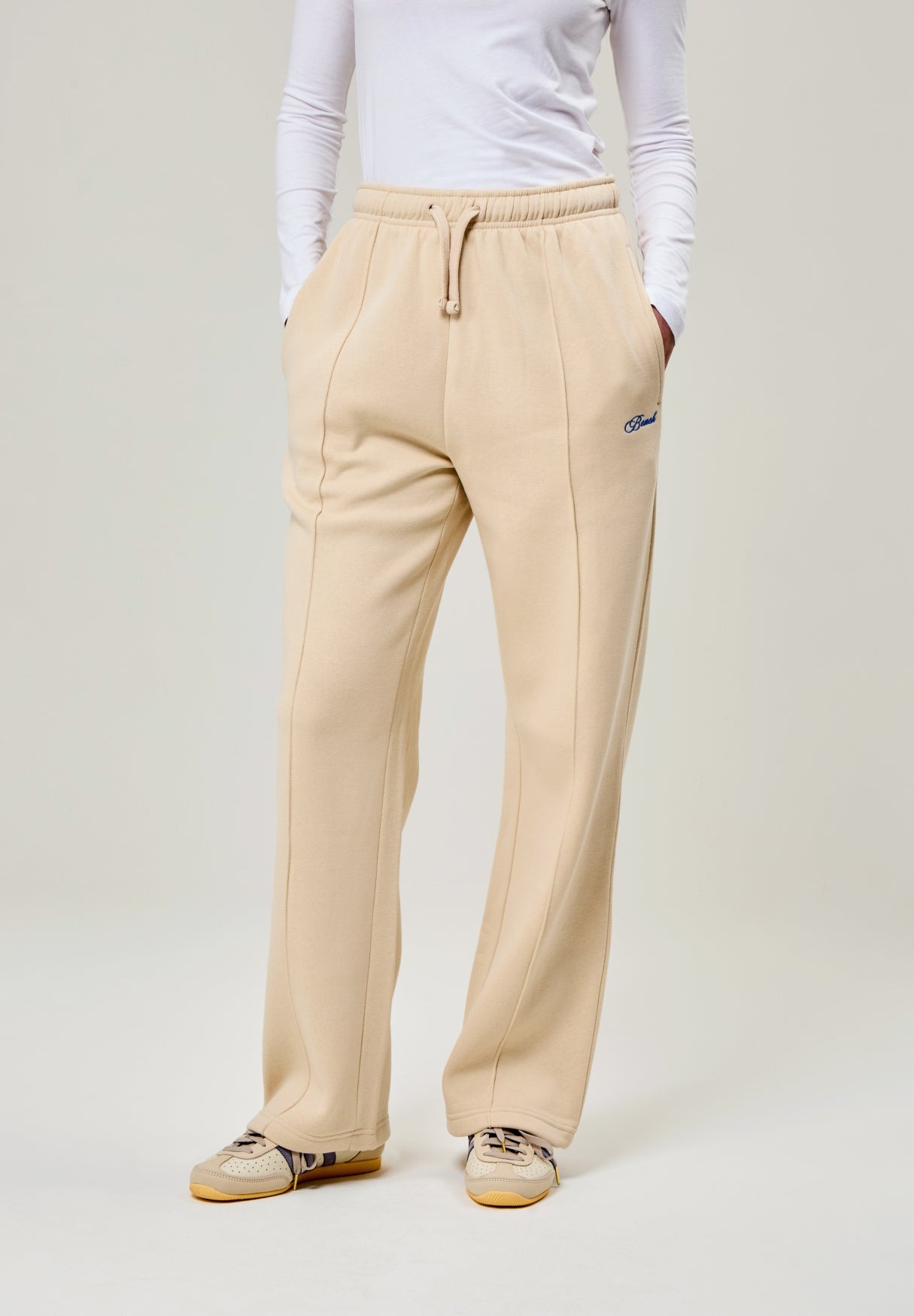 bench-embla-jogginghose-damen-ecru-slim-fit image 2