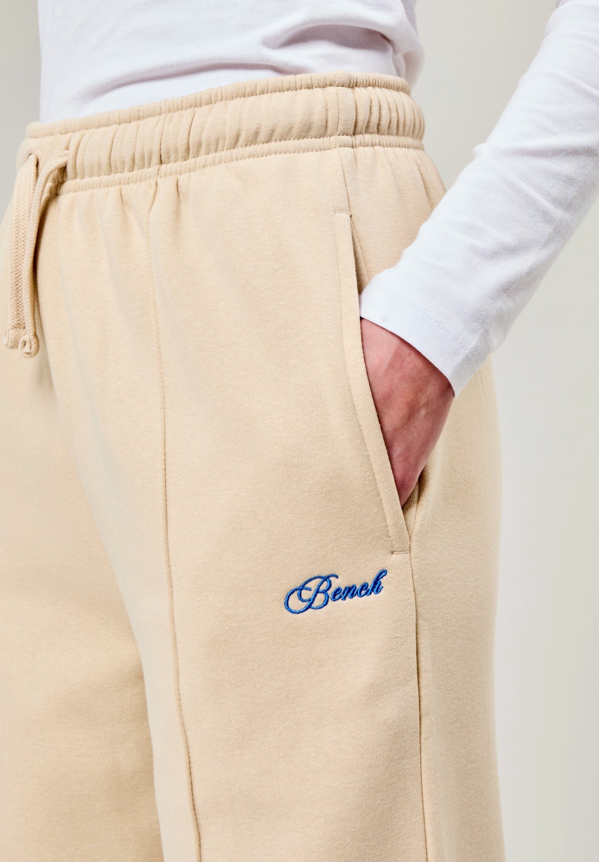 bench-embla-jogginghose-damen-ecru-slim-fit image 5