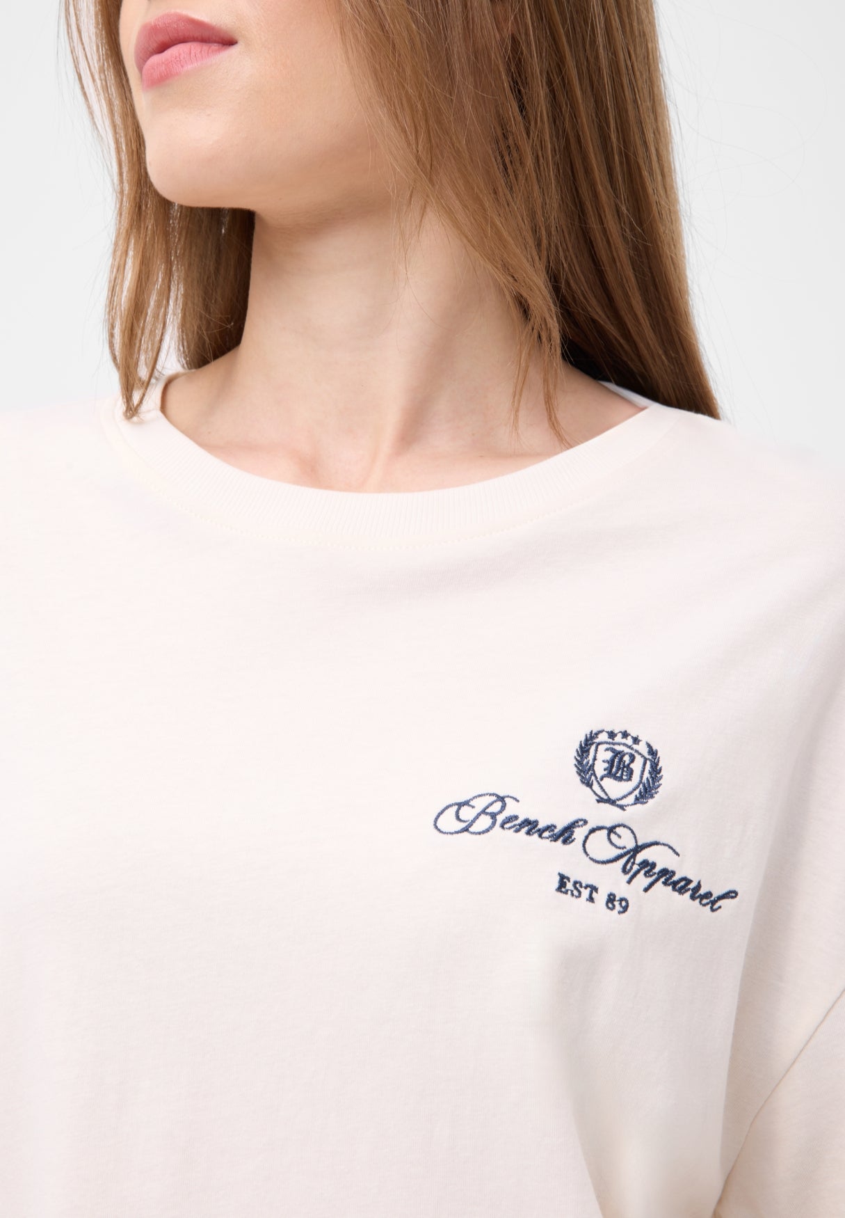bench-taja-t-shirt-damen-black-college-stickerei image 7