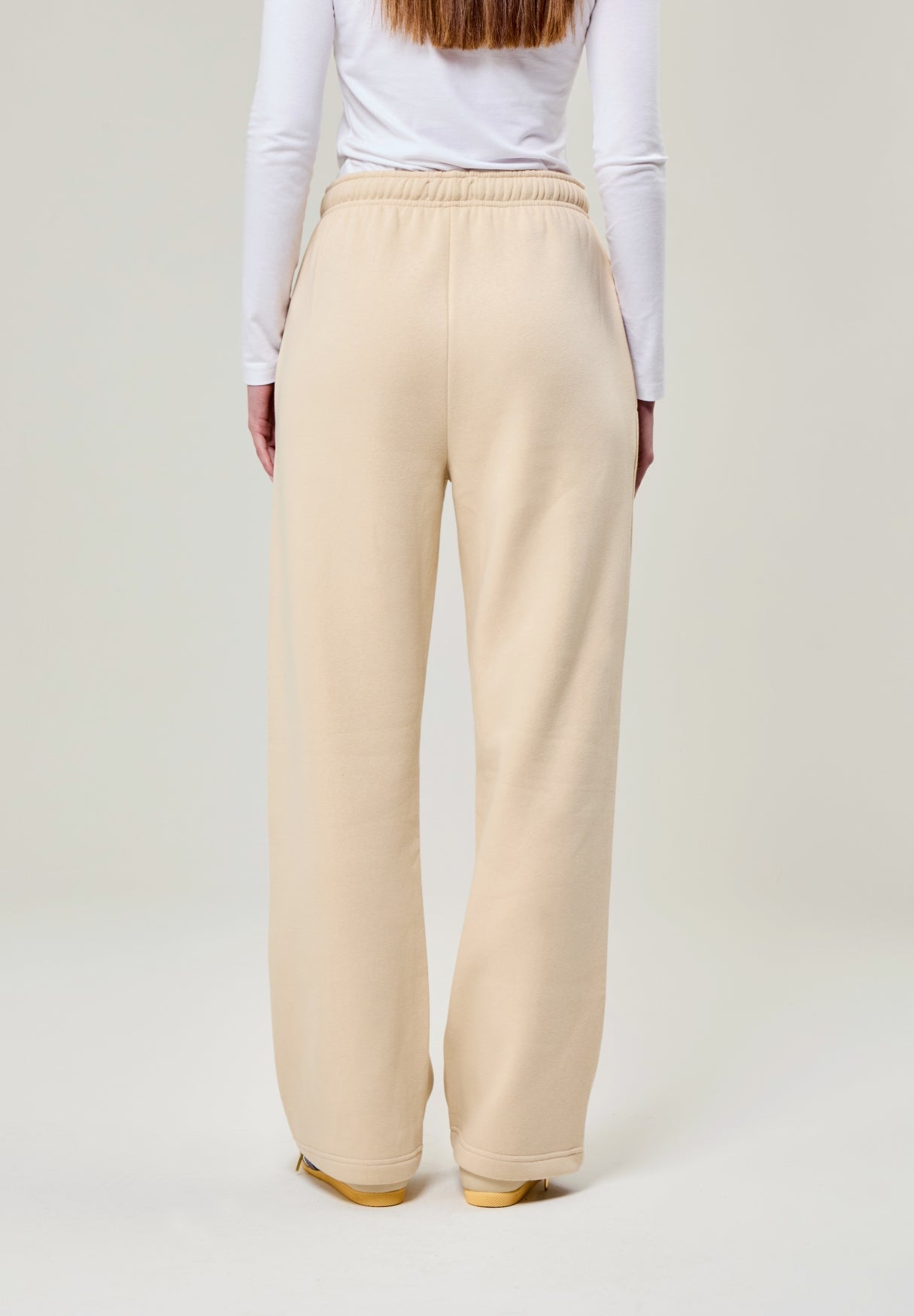 bench-embla-jogginghose-damen-ecru-slim-fit image 3