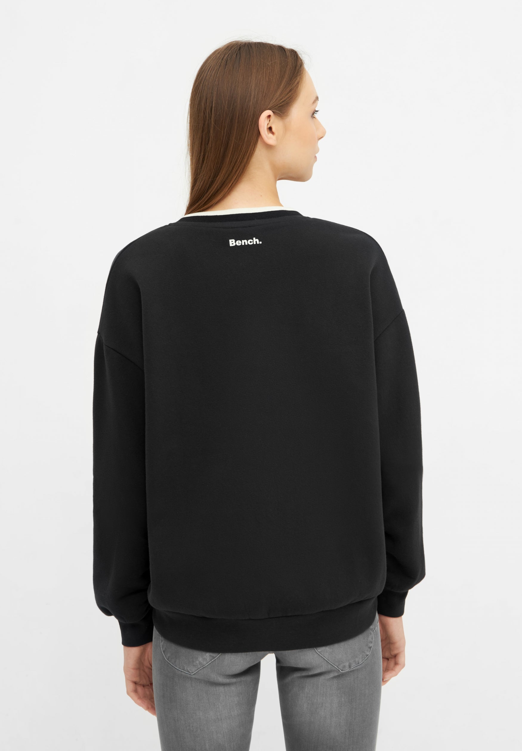bench-solna-sweater-damen-v-neck-schwarz-cropped image 3