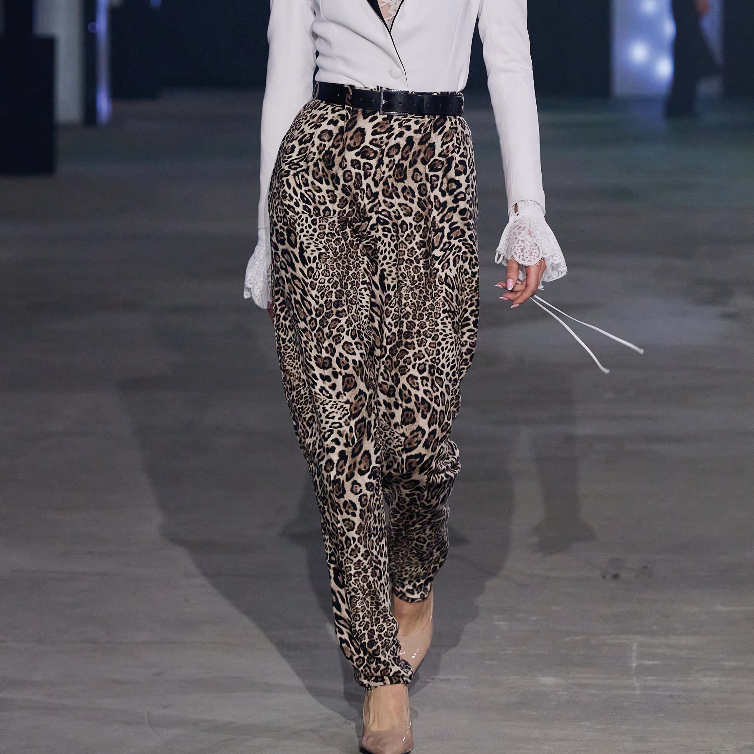 mariusz-przybylski-pantera-hose-animal-muster-statement image 3