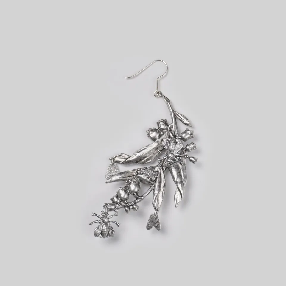 milk-of-lime-vanitas-earring-ohrring-schwarz image 1