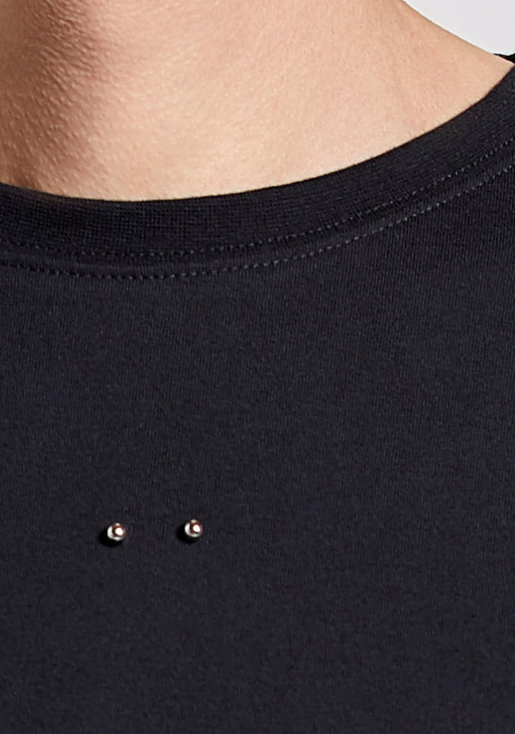 mariusz-przybylski-piercing-t-shirt-herren-schwarz-statement image 3