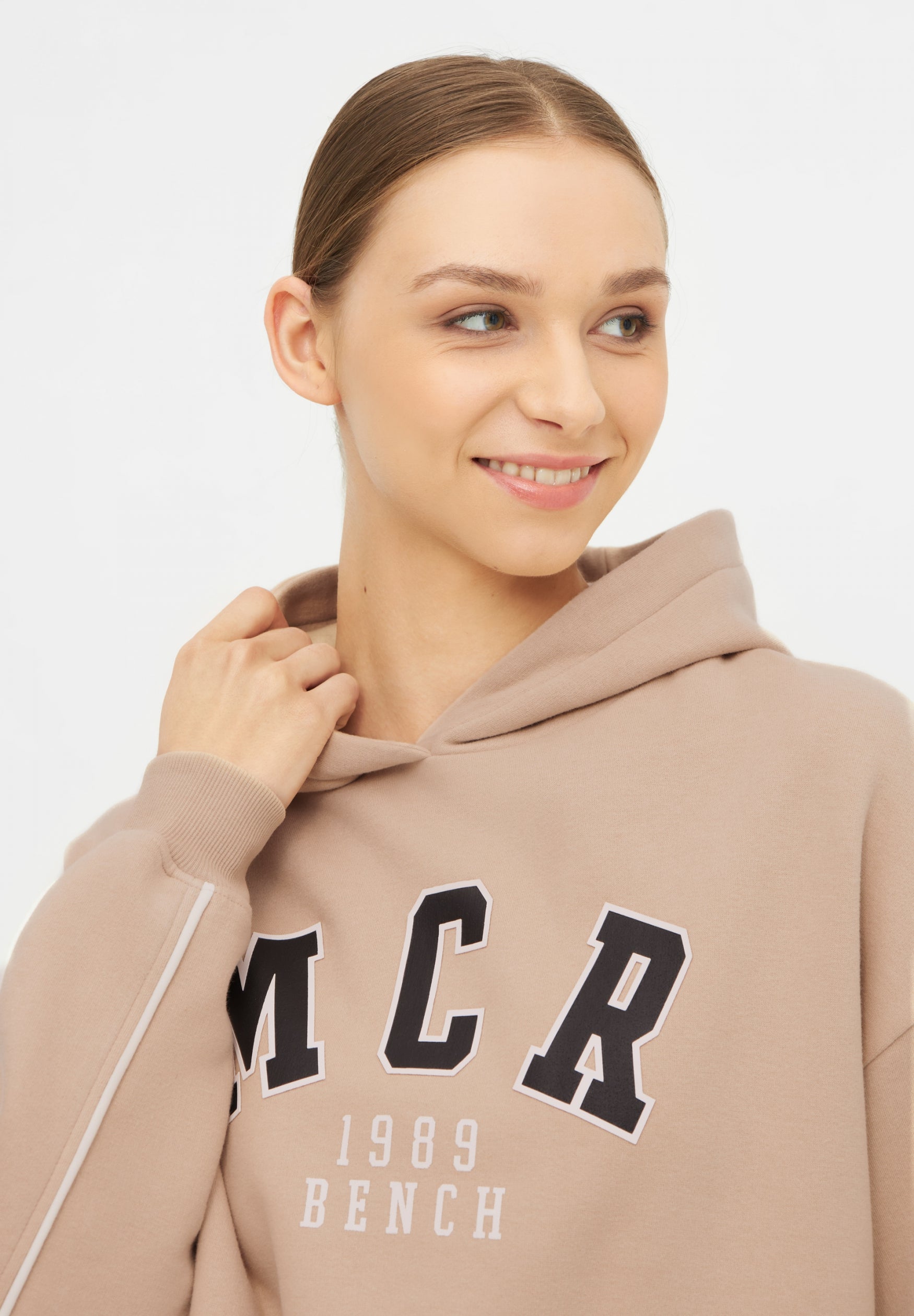 bench-vimmerby-hoodie-damen-beige-cropped-mit-logo image 4