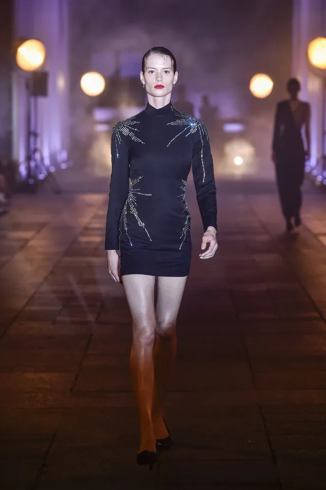 mariusz-przybylski-sukienki-for-no-virgins-kleid-wolle image 1