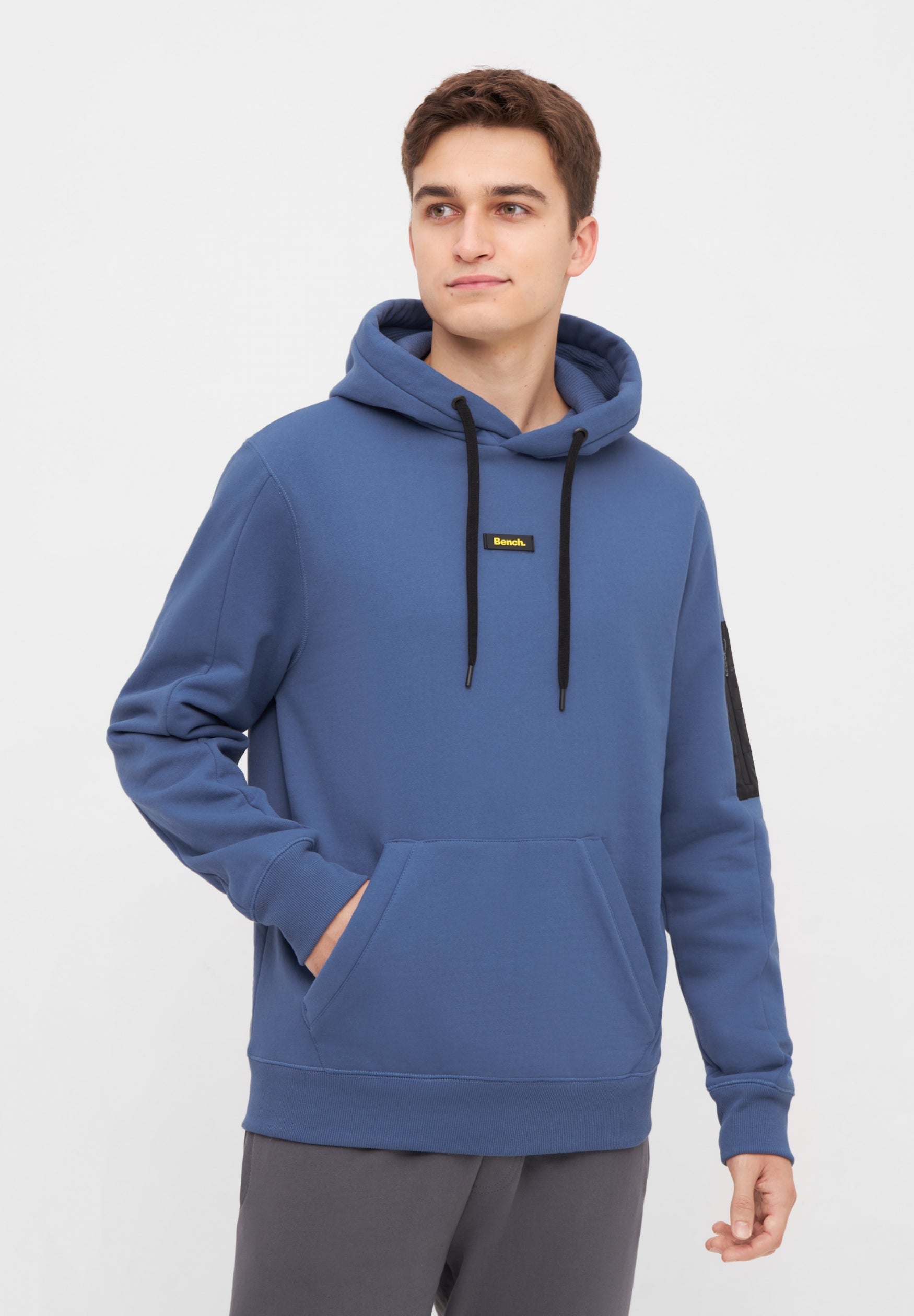 bench-rudyard-hoodie-herren-schwarz-k-ngurutasche image 2
