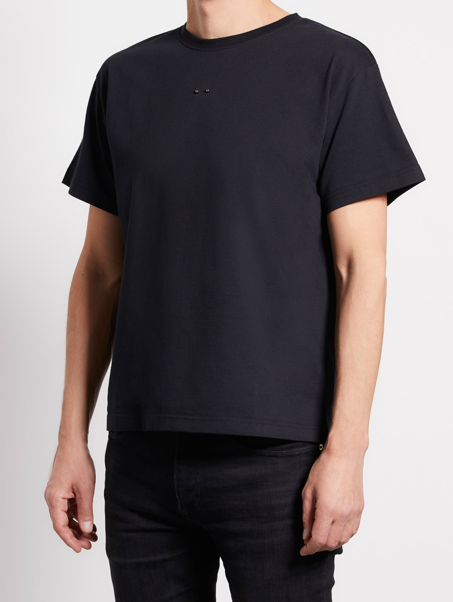 mariusz-przybylski-piercing-t-shirt-herren-schwarz-statement image 6