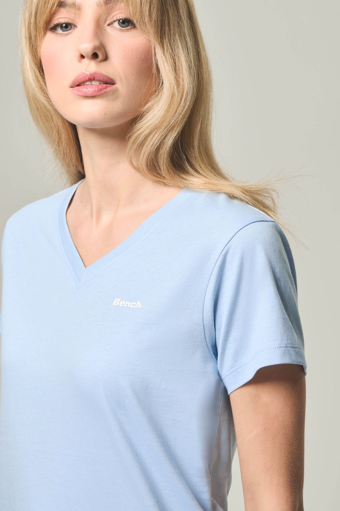 bench-bellatrix-t-shirt-damen-schwarz-v-ausschnitt image 8