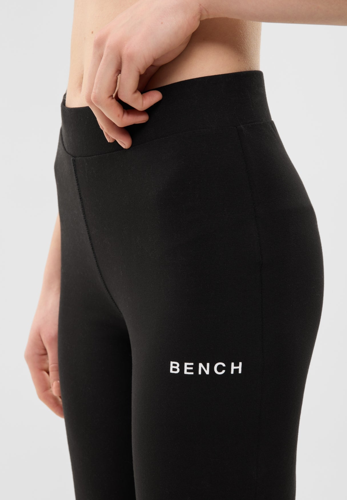 bench-lalli-leggings-damen-black-flare-slim-fit image 4