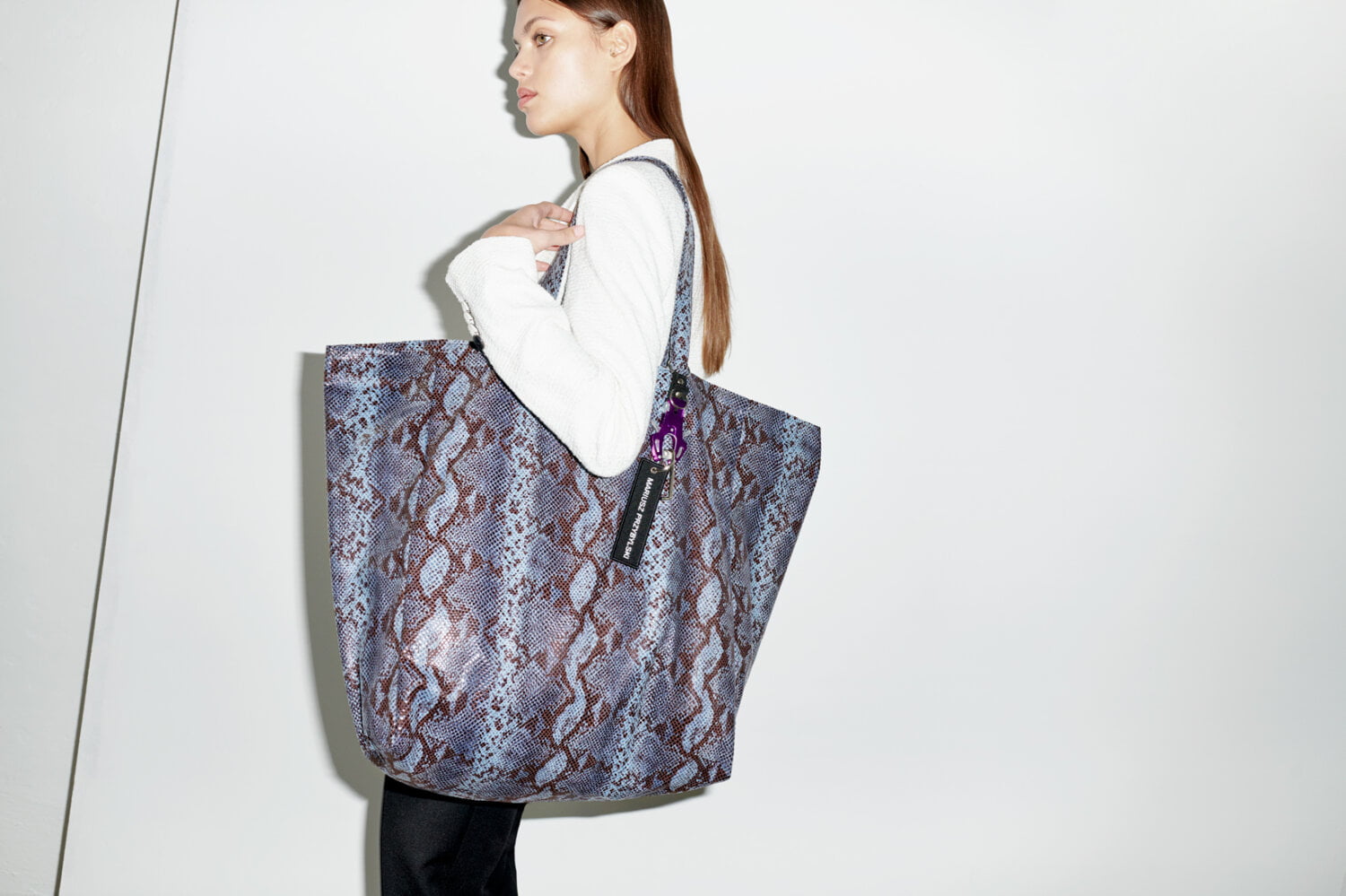mariusz-przybylski-shopper-tasche-schlangenoptik image 2