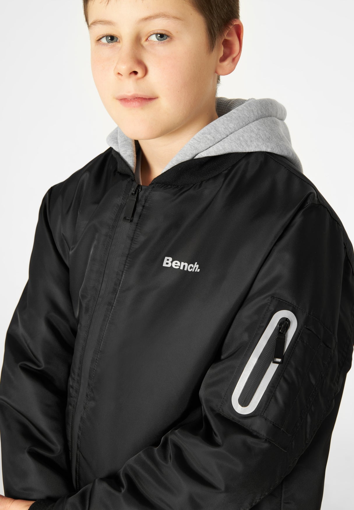 bench-bomper-jungen-anorak-black-mit-kapuze image 4